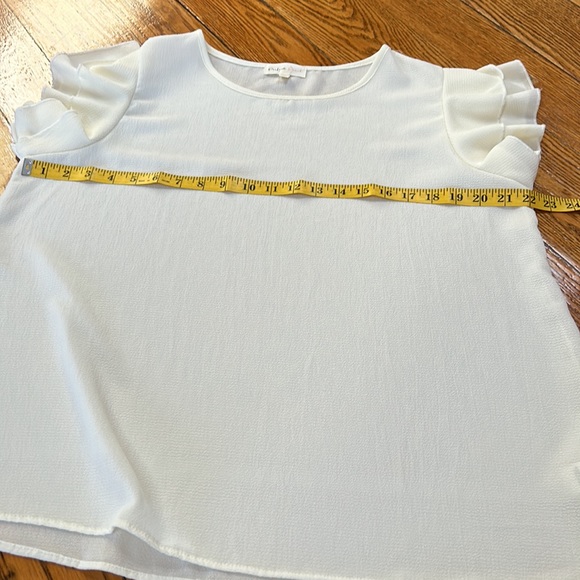 Perfect Peach cream color ruffle sleeve top.  Size Large.  Excellent condition. - Picture 6 of 10
